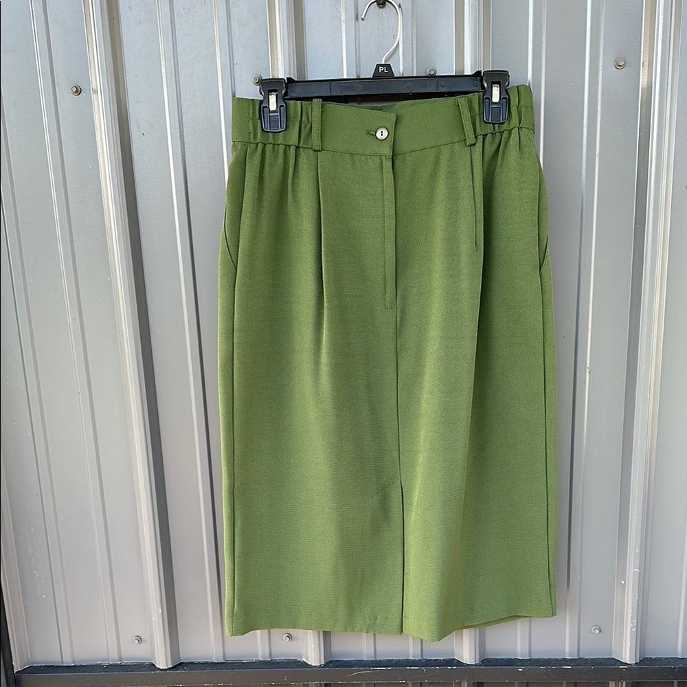 Elegant Green Skirt Vintage